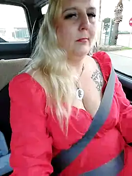 BecciDeluxe online show from 12-19-25, 11:45