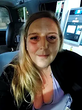 BecciDeluxe online show from 10-04-25, 09:05