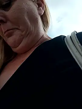 BecciDeluxe online show from 01-15-26, 12:30