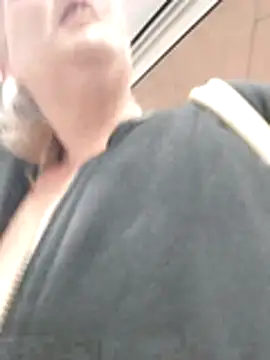 BecciDeluxe online show from 12-17-25, 03:39