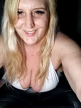 BecciDeluxe online show from 02-07-26, 11:24