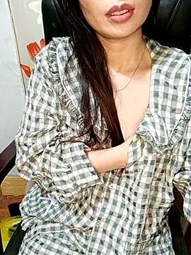 Snapshot of Blythe_69 chatting on 10-24-25, 11:48 Blythe 69 online show from 10-24-25, 11:48