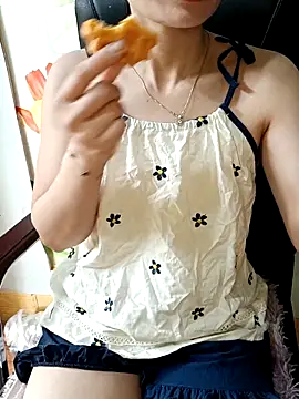 Snapshot of Blythe_69 chatting on 09-24-25, 03:24 Blythe 69 online show from 09-24-25, 03:24