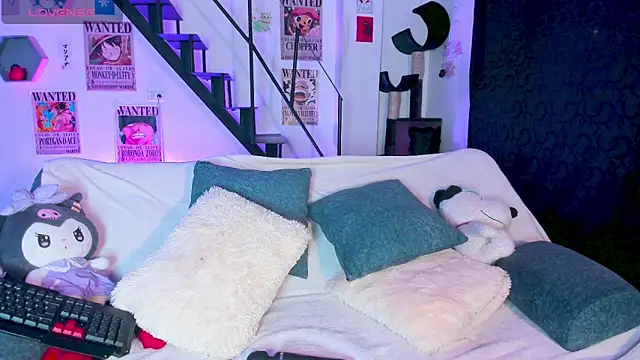 Snapshot of MonxxsLove chatting on 12-20-25, 05:32 MonxxsLove online show from 12-20-25, 05:32