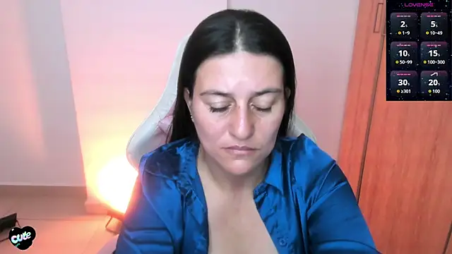 Snapshot of Saskyaa chatting on 06-14-26, 02:24 Saskyaa online show from 06-14-26, 02:24
