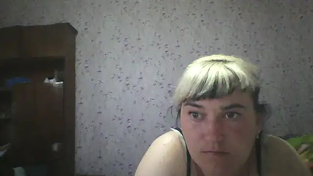 HollyLaBerry online show from 06-05-26, 01:06