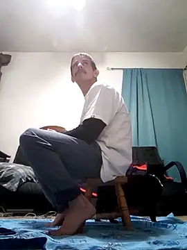 Snapshot of LongDickZee562 chatting on 03-04-25, 09:40 LongDickZee562 online show from 03-04-25, 09:40