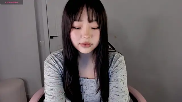 Snapshot of hee_young11 chatting on 09-18-25, 01:25 hee young11 online show from 09-18-25, 01:25