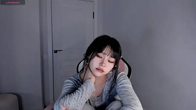 hee young11 online show from 11-14-25, 08:18