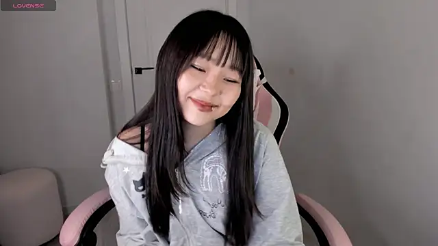 Snapshot of hee_young11 chatting on 09-17-25, 04:42 hee young11 online show from 09-17-25, 04:42