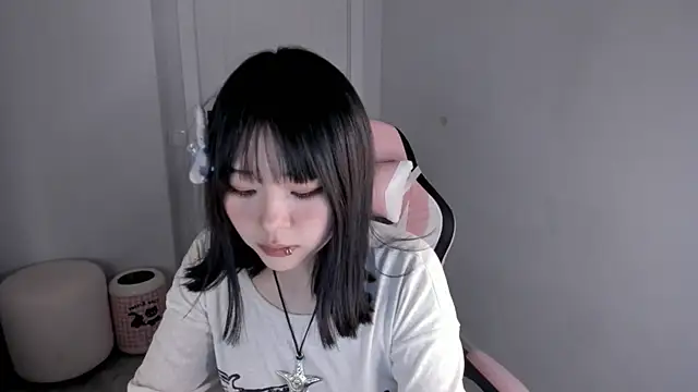 hee young11 online show from 11-26-25, 08:20