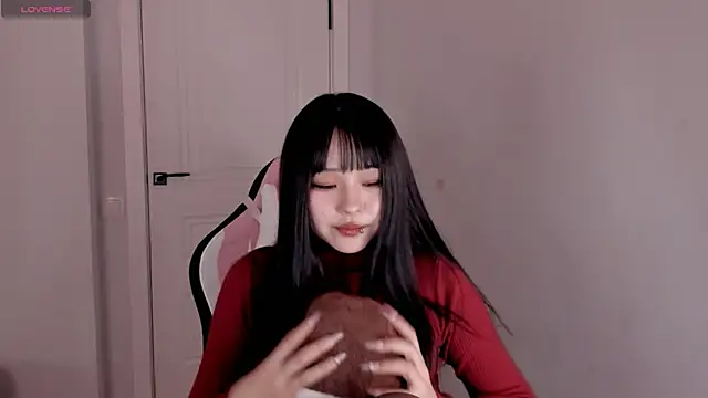 hee young11 online show from 11-11-25, 02:39