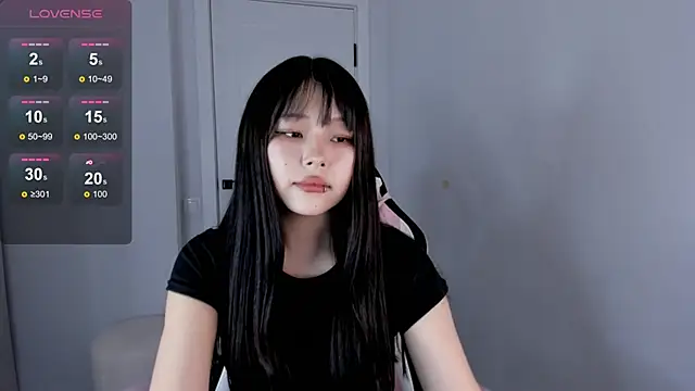 Snapshot of hee_young11 chatting on 10-21-25, 08:41 hee young11 online show from 10-21-25, 08:41
