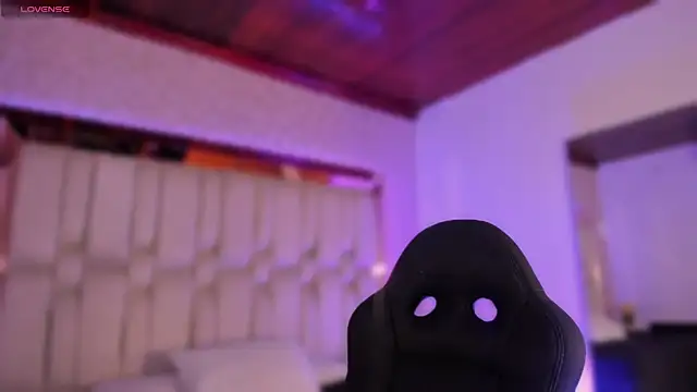 Kleverly Manson1 online show from 12-18-25, 08:12