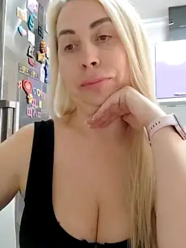 Snapshot of HotJanet chatting on 03-17-25, 11:53 HotJanet online show from 03-17-25, 11:53