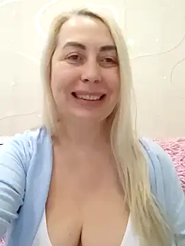 Snapshot of HotJanet chatting on 01-13-25, 06:27 HotJanet online show from 01-13-25, 06:27