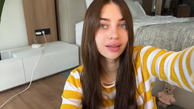 Snapshot of Elsa_Ice chatting on 02-02-25, 04:15 Elsa Ice online show from 02-02-25, 04:15