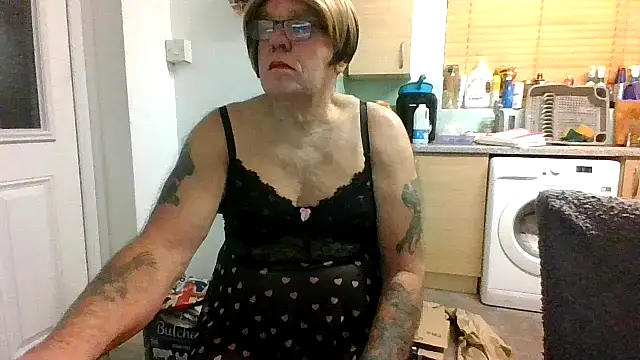 samanthasissieuk online show from 11-22-25, 04:33