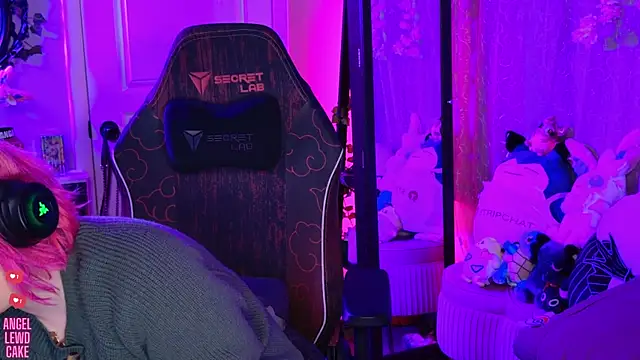 Angel-Lewd-Cake online show from 05-18-26, 03:17