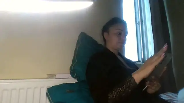 Snapshot of Linusya chatting on 09-09-25, 02:48 Linusya online show from 09-09-25, 02:48