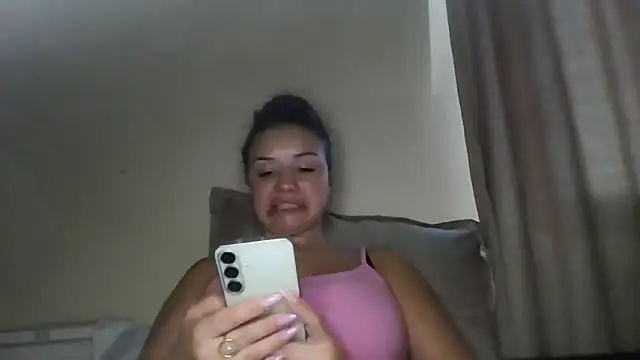 Snapshot of Linusya chatting on 09-17-25, 03:25 Linusya online show from 09-17-25, 03:25