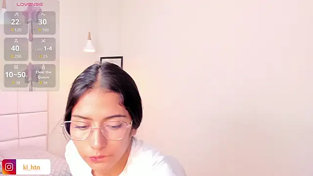 Snapshot of your_khloe chatting on 06-08-26, 12:49 your khloe online show from 06-08-26, 12:49