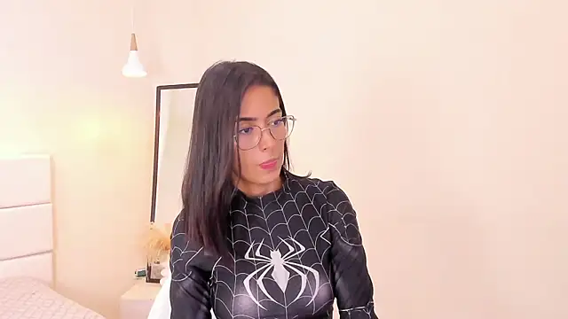 Snapshot of your_khloe chatting on 06-03-26, 01:56 your khloe online show from 06-03-26, 01:56