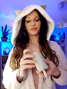 Snapshot of Luna_Kitanna chatting on 03-02-25, 10:02 Luna Kitanna online show from 03-02-25, 10:02