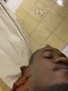 Snapshot of Pinepool21 chatting on 10-12-25, 02:35 Pinepool21 online show from 10-12-25, 02:35