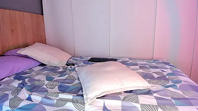 hannnasmith online show from 10-21-25, 03:17