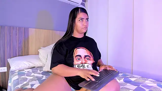 hannnasmith online show from 11-22-25, 02:21