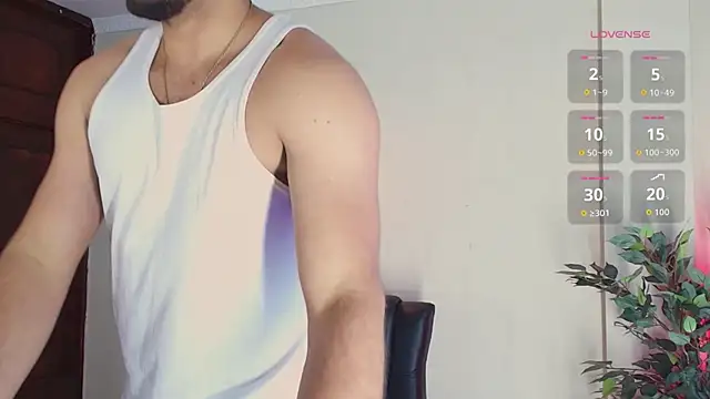 Snapshot of HenryBenso chatting on 09-13-25, 04:18 HenryBenso online show from 09-13-25, 04:18