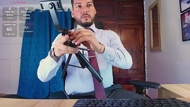 Snapshot of HenryBenso chatting on 10-23-25, 11:47 HenryBenso online show from 10-23-25, 11:47