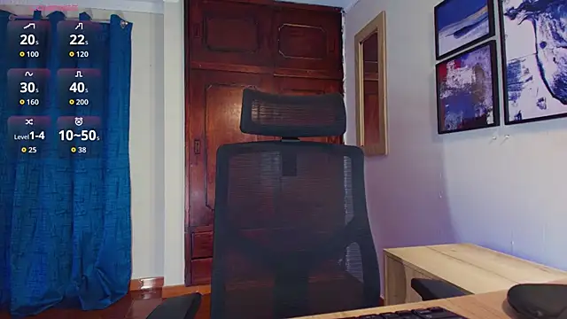 Snapshot of HenryBenso chatting on 10-26-25, 04:29 HenryBenso online show from 10-26-25, 04:29