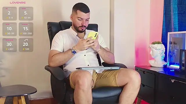 Snapshot of HenryBenso chatting on 09-19-25, 04:55 HenryBenso online show from 09-19-25, 04:55