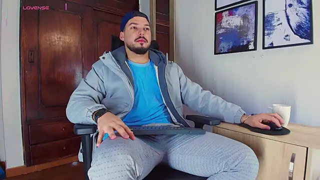 Snapshot of HenryBenso chatting on 11-16-25, 09:58 HenryBenso online show from 11-16-25, 09:58