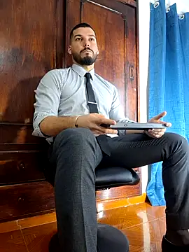 Snapshot of HenryBenso chatting on 10-07-25, 05:03 HenryBenso online show from 10-07-25, 05:03