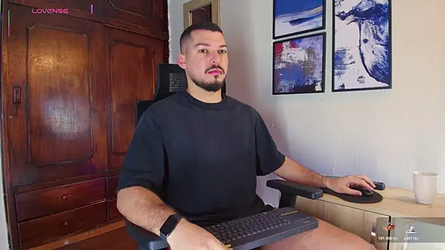 Snapshot of HenryBenso chatting on 11-22-25, 09:52 HenryBenso online show from 11-22-25, 09:52