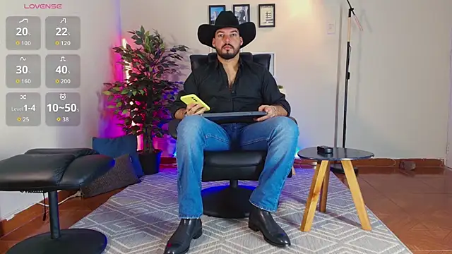 Snapshot of HenryBenso chatting on 10-14-25, 05:46 HenryBenso online show from 10-14-25, 05:46