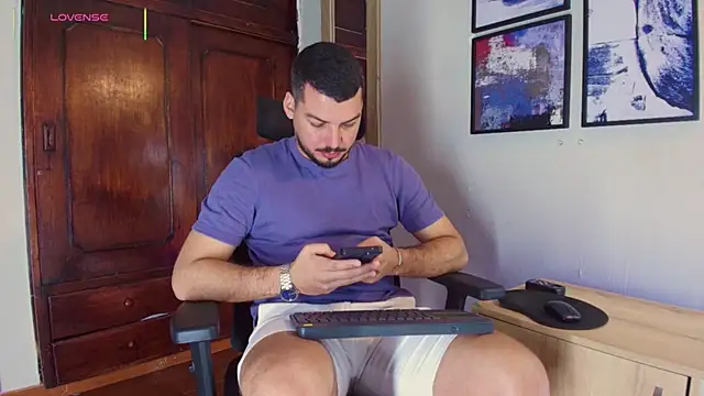 Snapshot of HenryBenso chatting on 11-28-25, 07:25 HenryBenso online show from 11-28-25, 07:25