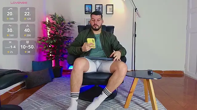 Snapshot of HenryBenso chatting on 10-04-25, 04:41 HenryBenso online show from 10-04-25, 04:41