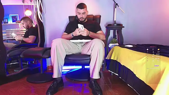 Snapshot of HenryBenso chatting on 03-09-25, 10:30 HenryBenso online show from 03-09-25, 10:30