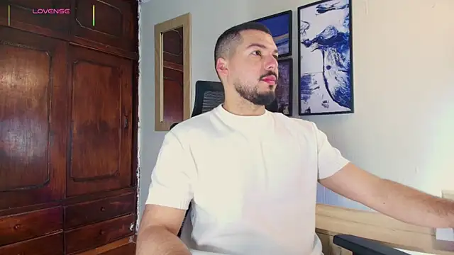 Snapshot of HenryBenso chatting on 11-17-25, 10:08 HenryBenso online show from 11-17-25, 10:08