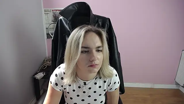 Snapshot of viktoria_lovely chatting on 06-17-26, 08:36 viktoria lovely online show from 06-17-26, 08:36