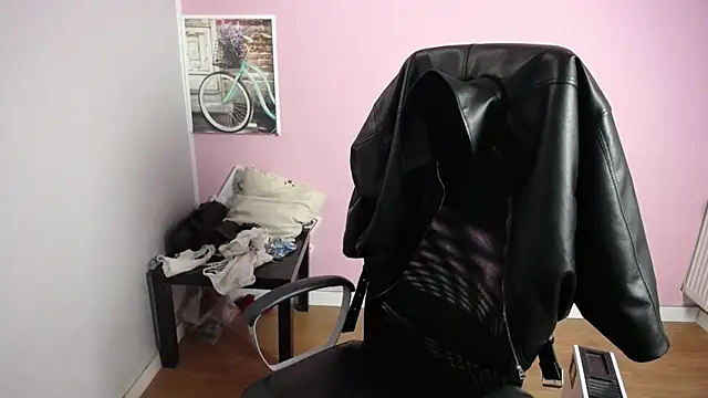 Snapshot of viktoria_lovely chatting on 04-24-26, 06:15 viktoria lovely online show from 04-24-26, 06:15