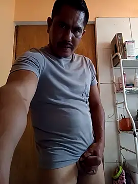 Snapshot of negro15cm17 chatting on 10-02-25, 04:10 negro15cm17 online show from 10-02-25, 04:10