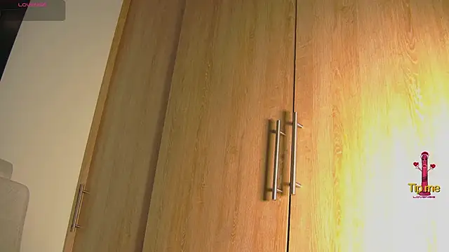 aidaadams online show from 10-08-25, 11:01