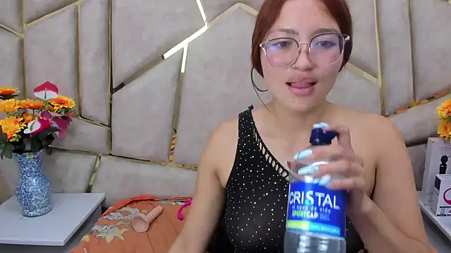Snapshot of Kloe_Candy1 chatting on 02-11-25, 11:09 Kloe Candy1 online show from 02-11-25, 11:09