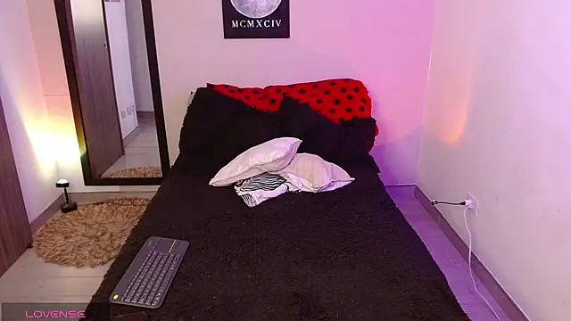 AlexaKimm online show from 04-22-26, 09:49