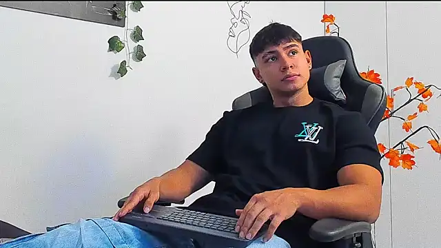 Snapshot of Bray_Kevin chatting on 02-16-26, 08:40 Bray Kevin online show from 02-16-26, 08:40